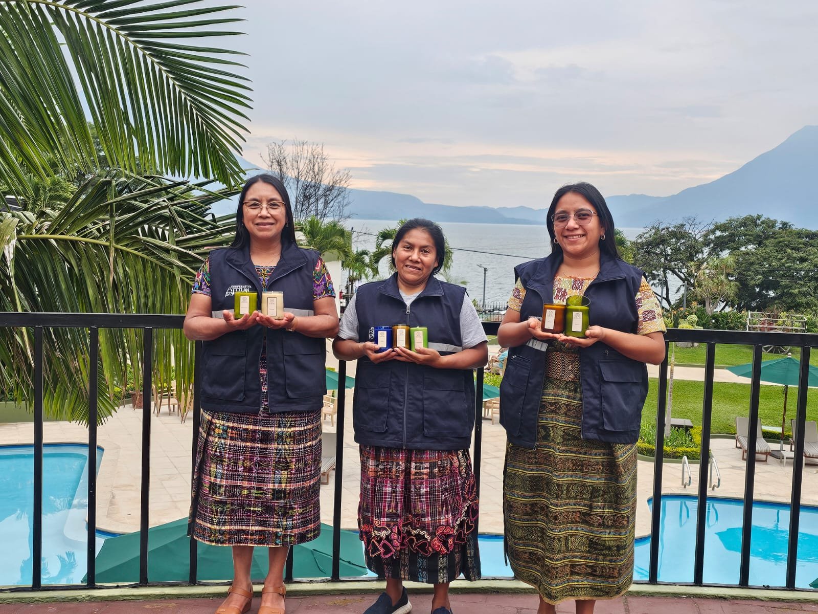 Integrantes de Atitlán Recicla trabajando juntas