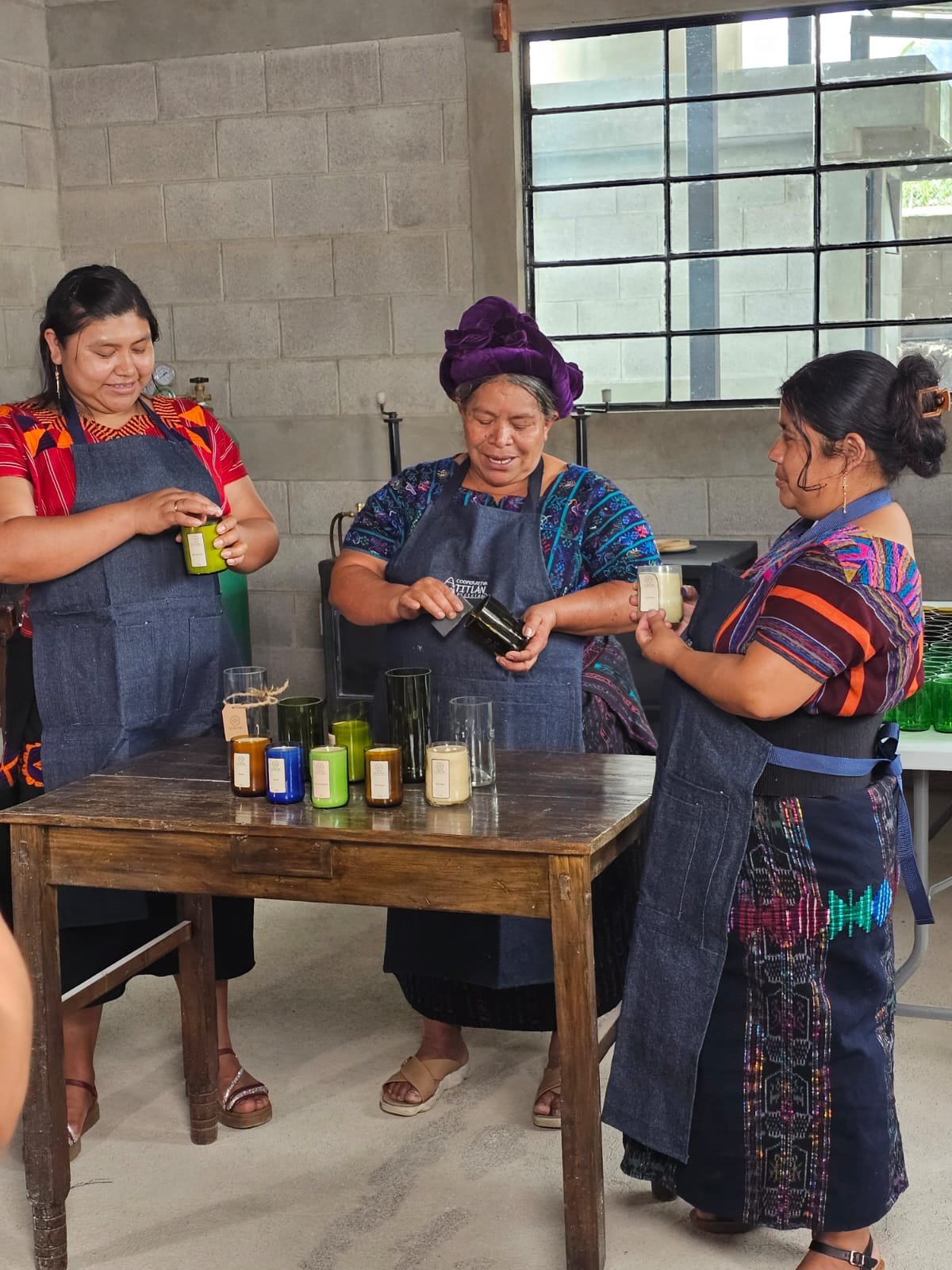 Mujeres de Atitlán Recicla trabajando juntas